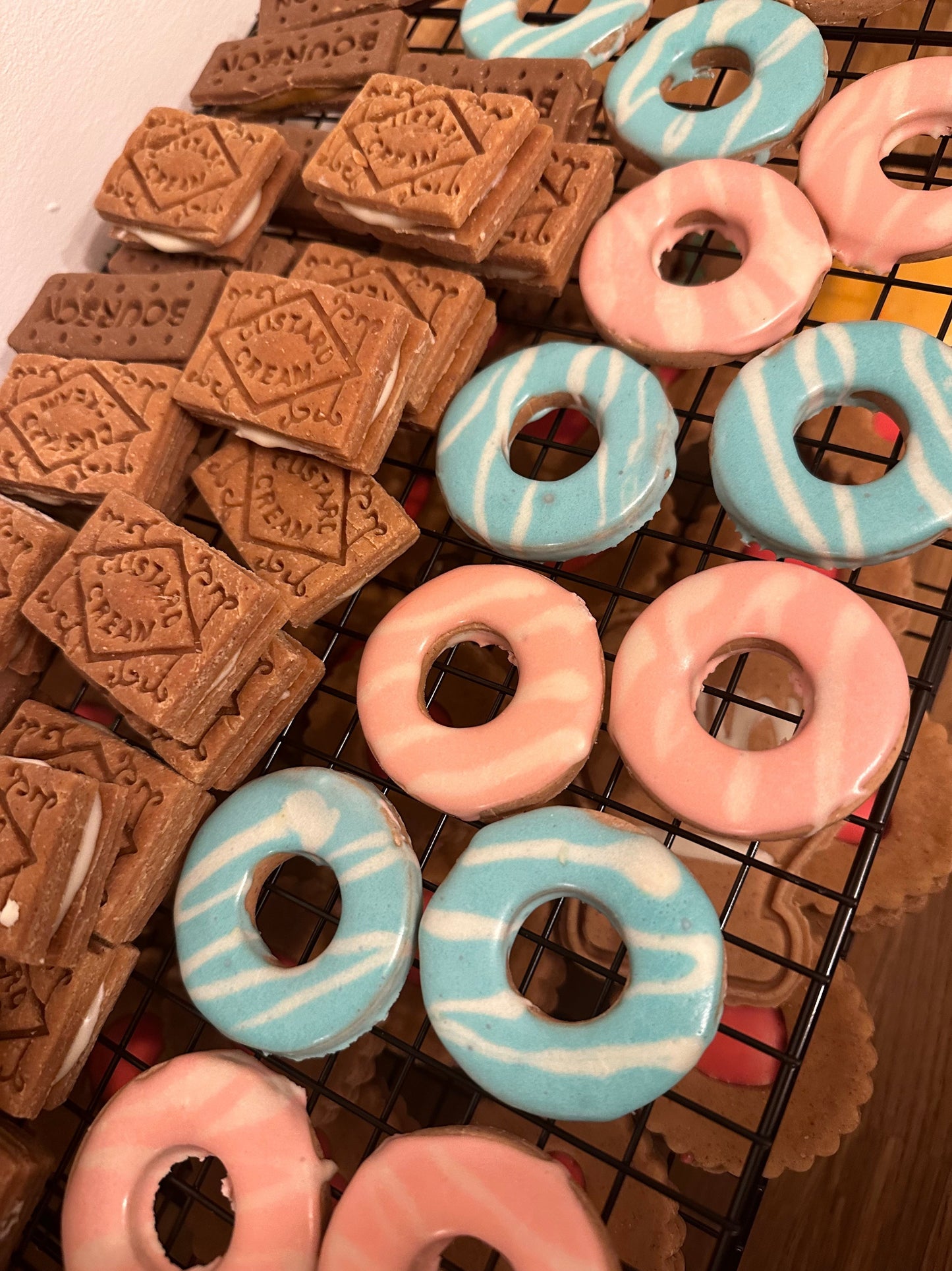 Dog Bakery Biscuits - Bourbon wholesale